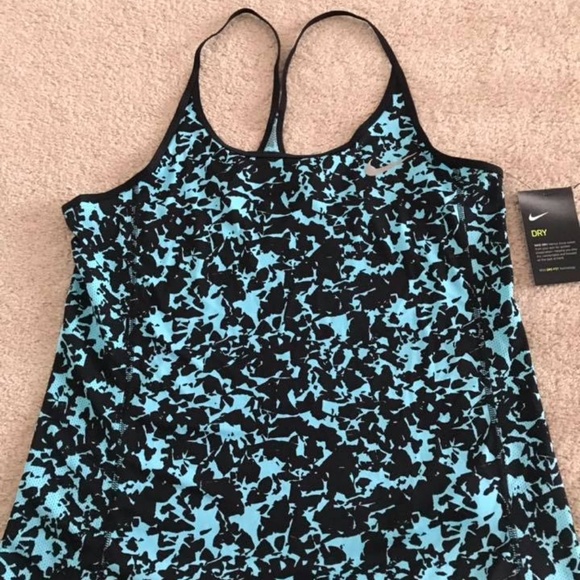 Nike size Medium NWT dryfit - Picture 1 of 2